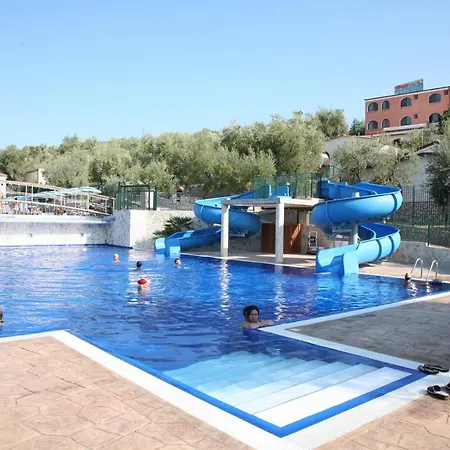 ホリデーパーク Villaggio Mare Blu 3*